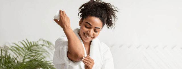 Coudes secs : comprendre les causes pour mieux rééquilibrer la peau